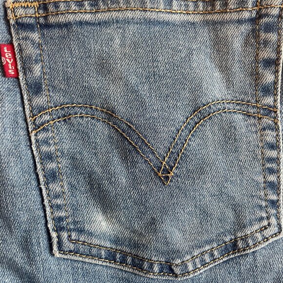 Levi's High Waisted Taper Jean Size 28 in Medium Wash - Picture 7 of 7